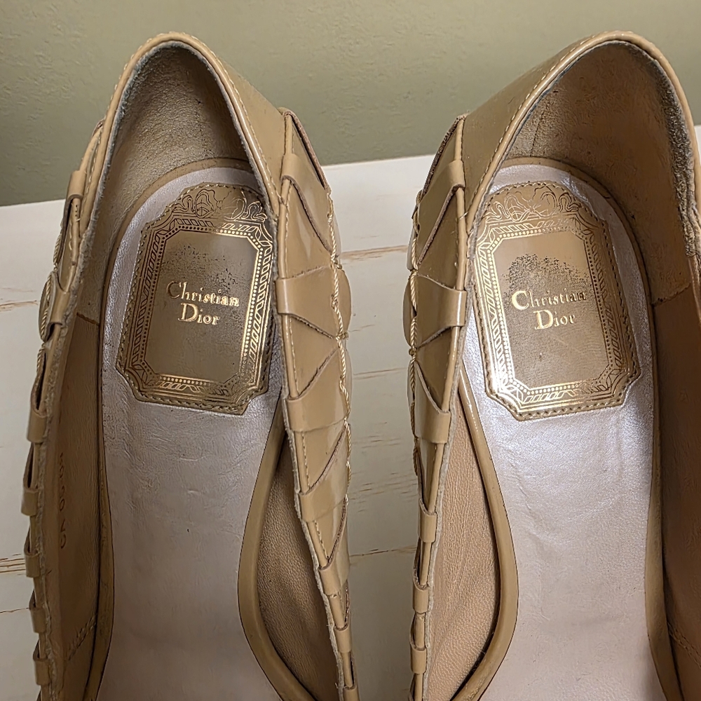Dior |  Beige Leather Scalloped Platform Pumps with Gold Stiletto Heels Sz 37 - Picture 7 of 12